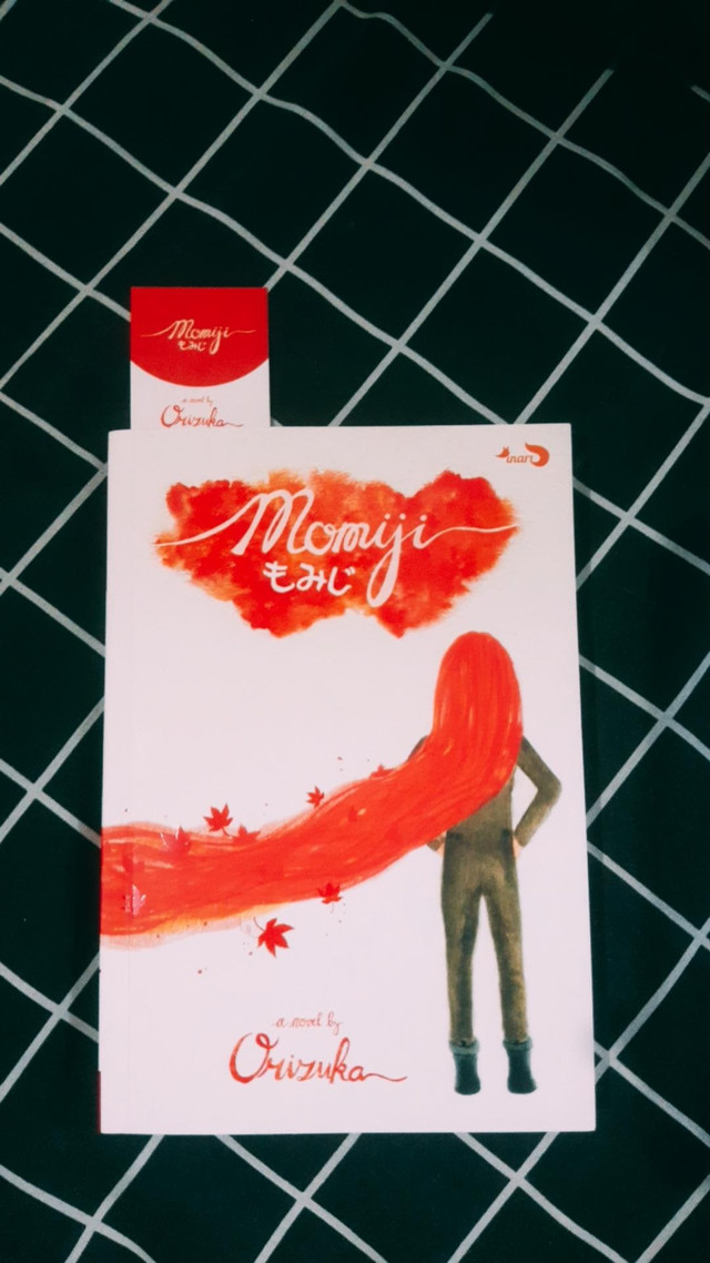 Cover novel Momiji. (Sumber foto: dokumentasi pribadi)