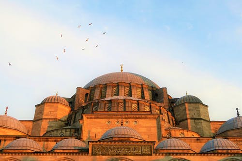 Ilustrasi apa yang dimaksud itikaf di masjid? sumber gambar: https://www.pexels.com/