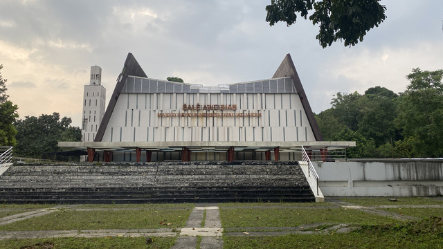 Masjid Raya Universitas Padjadjaran (MRU). Sumber: Dokumentasi Pribadi