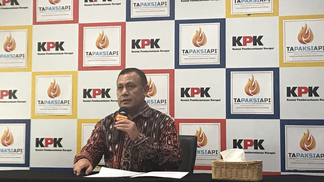 Ketua KPK Firli Bahuri dalam konferensi pers Mengenai program Politik Cerdas Berintergritas 2022 di Pusat Edukasi Anti Korupsi (ACLC), Selasa (12/4). Foto: Hedi/kumparan