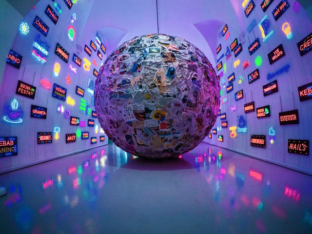 Teks yang Menggambarkan Isi dalam Lukisan Disebut dengan Kurasi Pameran, Foto: Unsplash/Sergio Rota 