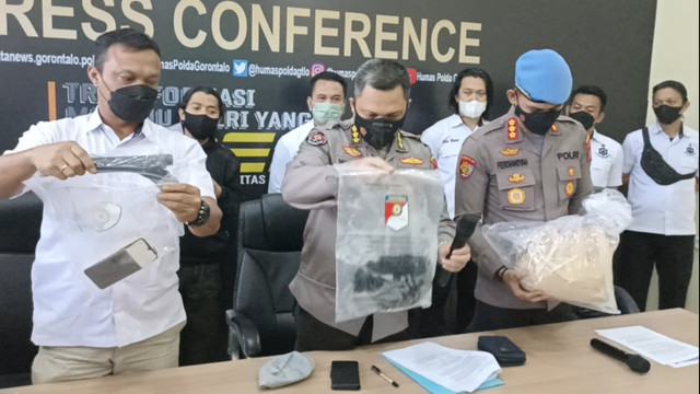 Penjelasan Polda Gorontalo terkait kasus Dirtahti AKBP Beni izinkan keluar tahanan bandar narkoba berujung penembakan, Rabu (23/3/2022). Foto: Dok. Istimewa