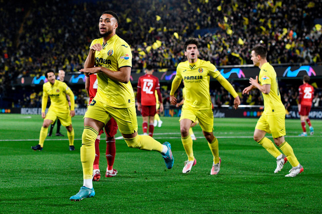 Selebrasi pemain Villarreal usai mencetak gol ke gawang Bayern Muenchen pada pertandingan leg pertama perempat final Liga Champions di Estadio de la Ceramica, Villarreal, Spanyol. Foto: Pablo Morano/REUTERS