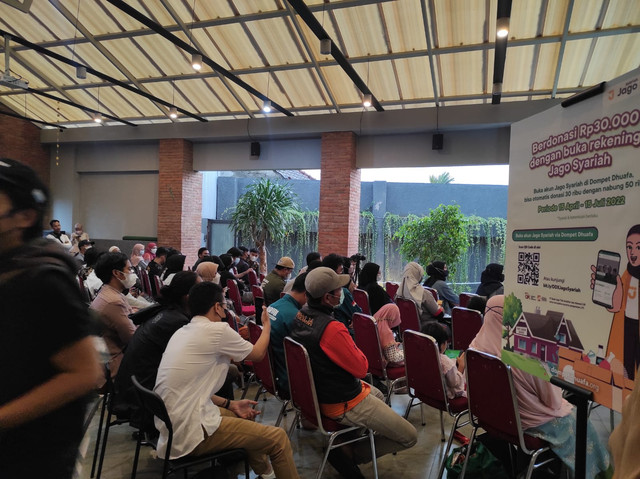 Sejumlah komunitas dari beragam latar belakang menghadiri kegiatan #KitaNgabuburit bersama Jago Syariah. (Sabtu, 16/4)