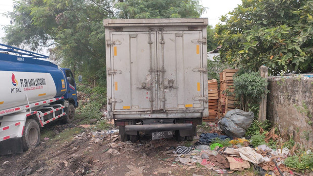 Penggerebekan penimbunan BBM di Kembangan, Jakarta Barat. Foto: Dok. Istimewa