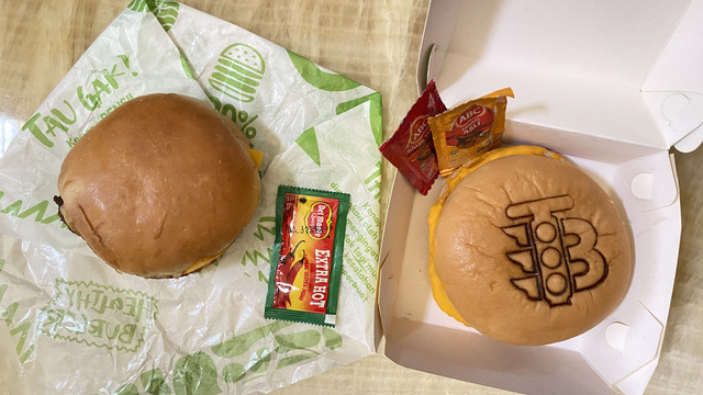 (Ki-ka) Burger Bangor Denny Sumargo vs Traffic Bun Fadil Jaidi. Foto: Azalia Amadea/Kumparan