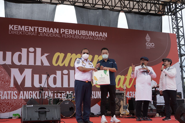 Penyerahan simbolis dukungan 65.000 healthy kit dari Enesis. Foto: Dok. Enesis