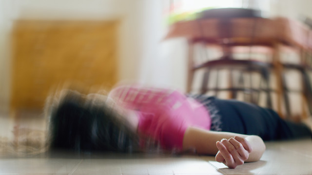 Ilustrasi pingsan. Foto: Tunatura/Shutterstock