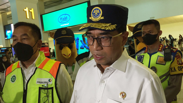 Menhub Budi Karya Sumadi di Bandara Soekarno Hatta, Jumat (29/4). Foto: Muhammad Darisman/kumparan