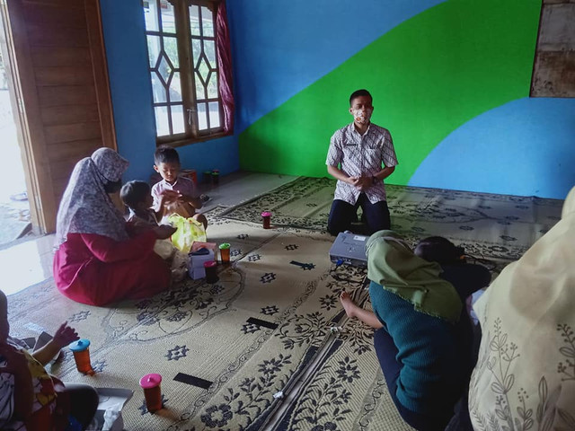 Dosen Spesialis Medikal Bedah "Prima Trisna Aji" ketika melakukan Pendidikan Kesehatan didaerah Wonorejo Surakarta Jawa Tengah