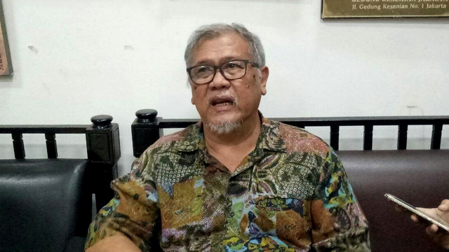 Penulish Naskah Teater, Nano Riantiarno. Foto: Prabarini Kartika/kumparan