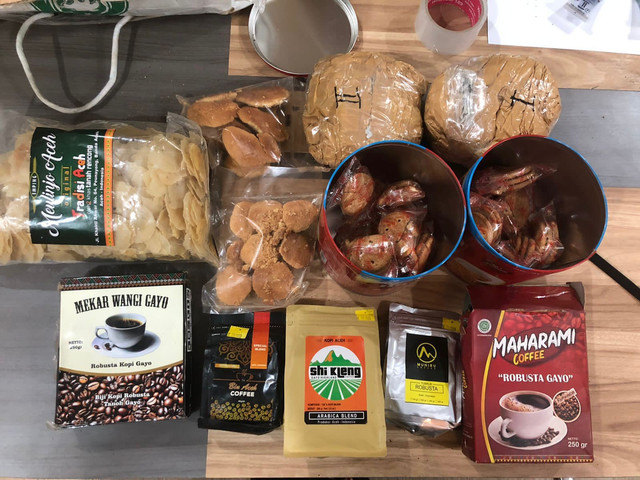 Ganja dikemas di dalam kaleng makanan yang diamankan Bea Cukai Batam. Foto: Istimewa