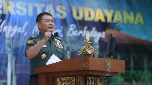 KSAD Dudung Abdurachman hadiri kuliah umum di Universitas Udayana, Denpasar Bali, Kamis (14/4/2022). Foto: Dok. Istimewa