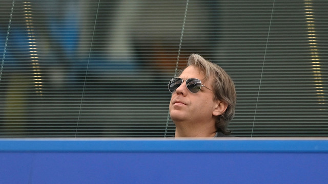 Pemilik baru Chelsea Todd Boehly terlihat di tribun sebelum pertandingan Chelsea vs Wolverhampton Wanderers di Stamford Bridge, London, Inggris, Sabtu (7/5/2022). Foto: Tony Obrien/REUTERS