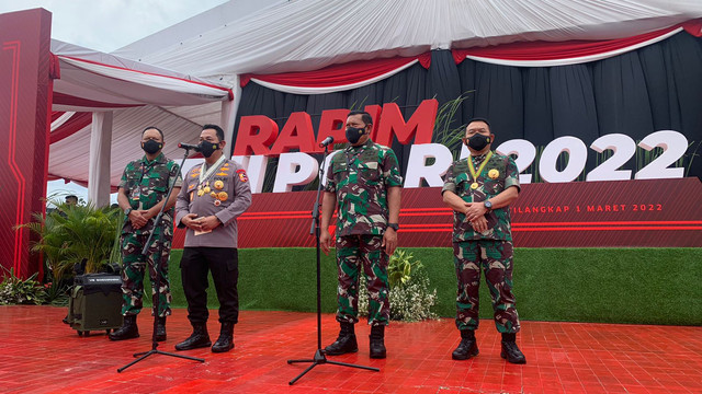 Jumpa pers Kapolri Jenderal Listyo Sigit Prabowo dan KSAL Laksamana TNI Yudo Margono di Mabes TNI Cilangkap, Jakarta Timur, Senin (1/3). Foto: Nugroho GN/kumparan