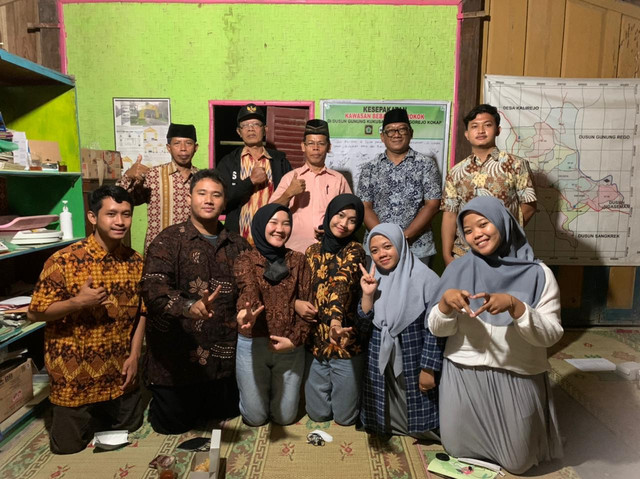 Penyampaian Program Kerja yaitu "Digitalisasi Desa" oleh KKN UMY di Gunung Kukusan, Kulon Progo saat Musduk (Musyawarah Desa). Sumber : https://www.instagram.com/p/CZHI4GfPbdJ/?utm_medium=copy_link