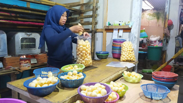 Ladu, jajanan khas Kota Batu yang identik dengan bulan Ramadan dan Idul Fitri. Foto/Azmy
