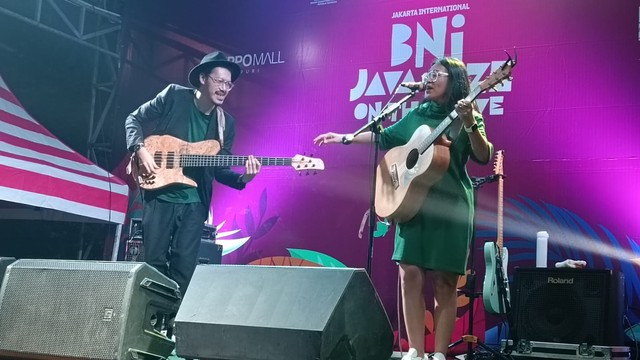 Endah n Rhesa saat di BNI Java Jazz on The Move 2022, di Lippo Mall Puri Indah, Sabtu (30/4/2022). Foto: Fariza Rizky Ananda/kumparan
