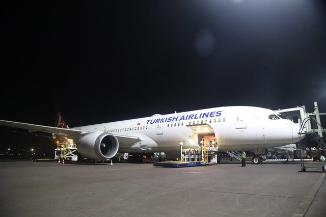 Turkish Airlines saat tiba di Bandara Ngurah Rai, Bali - IST