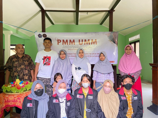 Foto Bersama Mahasiswa PMM UMM dengan Warga Desa Sumberejo. Sumber: Dok. Pribadi