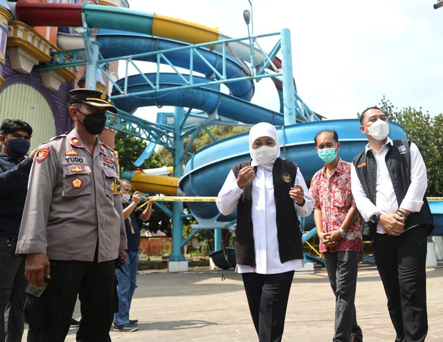 Tinjau Waterpark KenPark, Khofifah Minta Investigasi Hingga Tuntas