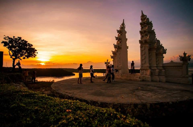 Suasana saat sunset di Green Kubu, Nusa Penida - IST