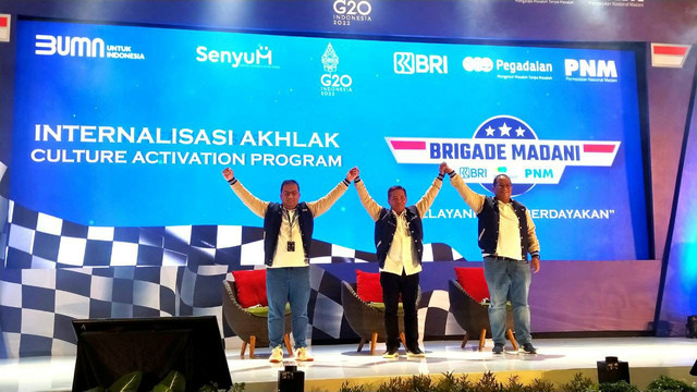 Sinergi Brigade Madani. Dari kiri: Direktur Keuangan, Perencanaan Strategis dan Manajemen Risiko PT Pegadaian, Ferdian Timur Satyagraha; Direktur Bisnis Mikro BRI, Supari; dan Direktur Kelembagaan dan Perencanaan PNM, Sunar Basuki. Foto: Ulul Azmy