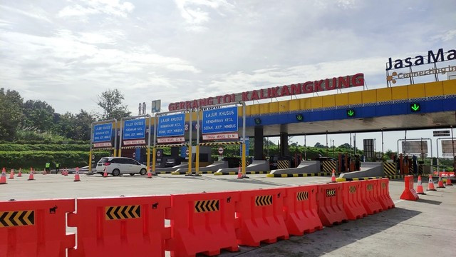 Gerbang tol Kalikangkung. Foto: Intan Alliva Khansa/kumparan