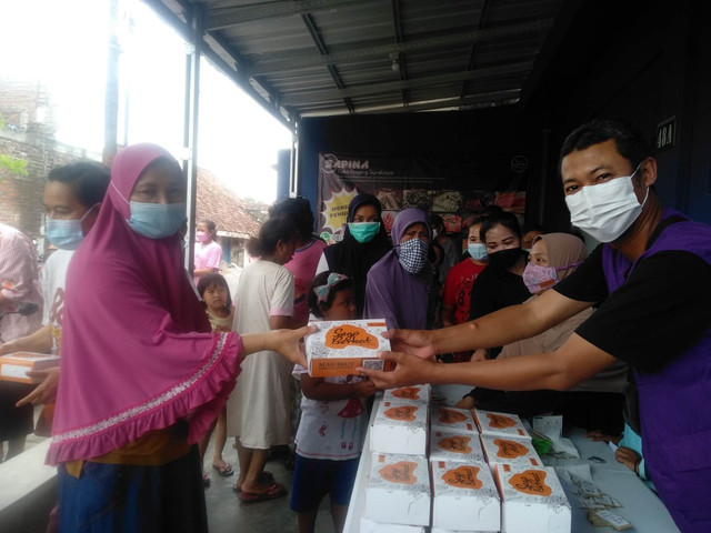 Hanya dengan 2 ribu rupiah, mendapatkan nasi kotak seharga 15 ribu rupiah. dok