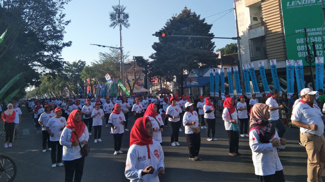 Senam massal di CFD Solo, Minggu (14/07/2019). FOTO: Dok Bengawan News