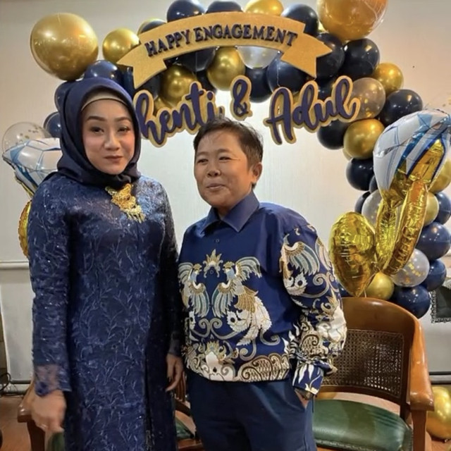 Komedian Adul dan tunangannya. Foto: TikTok/adulsamson