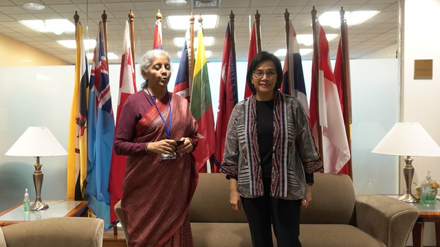Menteri Keuangan RI Sri Mulyani bertemu Menteri Keuangan India Nirmala Sitharaman, Selasa (19/4/2022). Foto: Kemenkeu RI