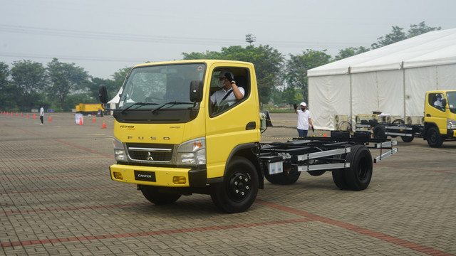 Mitsubishi Fuso Canter Euro 4. Foto: Muhammad Ikbal/kumparan