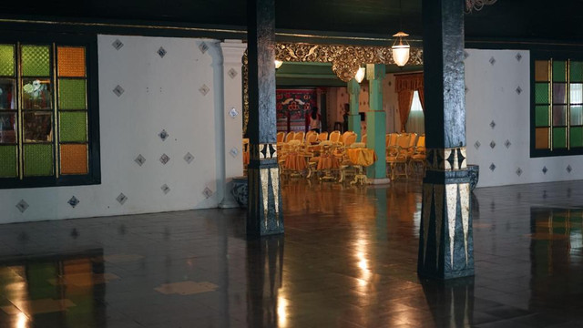 Selain menikmati Cirebon dengan ragam pesonanya, maka melangkahkan kaki menuju ke Selatan Cirebon menjadi sebuah pilihan Menarik. Kuningan, ya kota kecil yang semakin bersolek. 