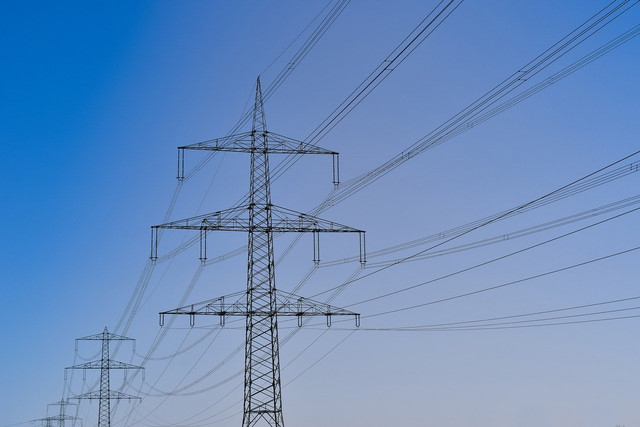 https://cdn.pixabay.com/photo/2019/04/26/19/54/elektrik-4158509_1280.jpg