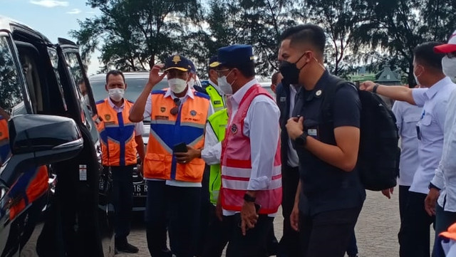 Menhub Budi Karya Sumadi saat meresmikan pengoperasian Pelabuhan Indah Kiat, Cilegon, Banten, Sabtu (30/4). dok: Kemenhub Foto: Kemenhub RI