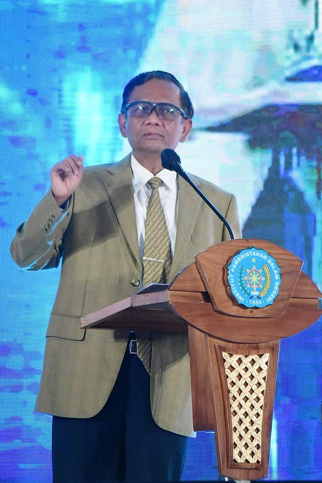 Menkopolhukam Mahfud MD ketika menyampaikan kuliah umum soal politik, hukum dan keamanan di kampus IPDN, Kabupaten Sumedang pada Rabu (30/3). Foto: Dok. Istimewa