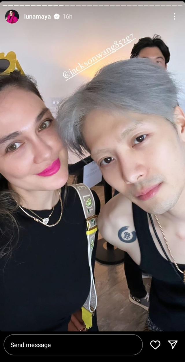 Luna Maya selfie bareng Jackson Wang. Foto: @mariannerumantir
