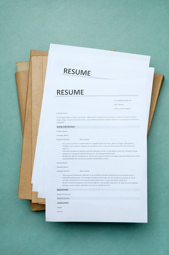 Ilustrasi CV atau Resume. Foto: Unsplash.
