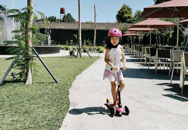 Pengunjung anak-anak sedang bermain di kawasan hotel Eastparc Jogja Foto: Instagram/ @eastparchotel