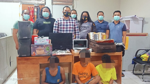 3 orang spesialis pencurian yang kerap beraksi di wilayah Kecamatan Banawa, Kabupaten Donggala, Sulawesi Tengah. Foto: