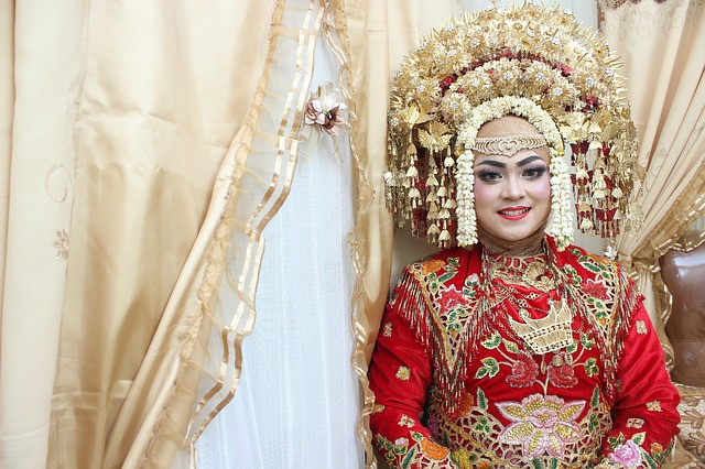 Pakaian adat Minang. Sumber: pixabay.com