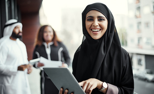 Ilustrasi penggunaan tafadhol dalam ucapan sehari-hari. Foto. dok. Tinpixels  (Unsplash.com)