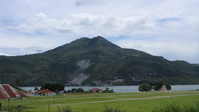 Pemandangan Danau Toba dari Pulau Samosir. Foto: Rahmat Utomo/kumparan