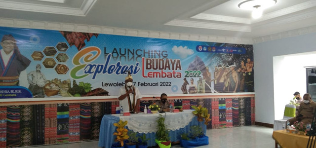 Bupati Lembata Thomas Ola didampingi Kapolres Lembata sewaktu melaunching kegiatan Eksplorasi Budaya, di Lewoleba. Foto : T. Aloysius Bestol