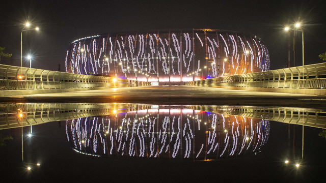Suasana pembangunan Jakarta International Stadium (JIS) di Papanggo, Tanjung Priok, Jakarta Utara, Rabu (9/3).  Foto: Aprillio Akbar/ANTARA FOTO