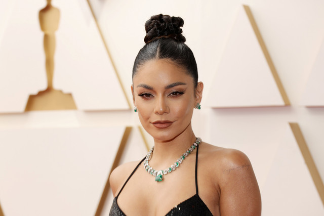 Vanessa Hudgens di red carpet Oscar 2022 di Dolby Theater, Hollywood, California, pada Minggu (27/03/2022). Foto: Mike Coppola/Getty Images