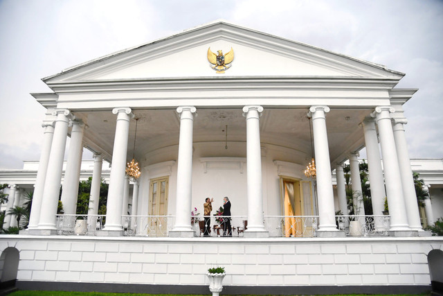 Presiden Joko Widodo berbincang dengan Mantan PM Inggris Tony Blair saat menerima kunjungannya di Istana Bogor, Jawa Barat, Selasa (8/3/2022). Foto: Rusman/Biro Pers Sekretariat Presiden