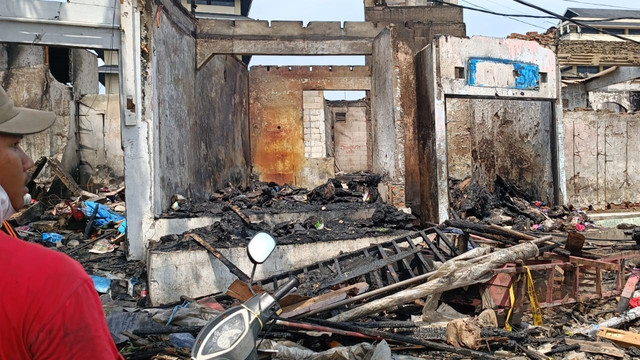Kondisi terkini Pasar Gembrong, Jakarta Timur pasca kebakaran pada Minggu (24/4) malam. Foto: Farusma Okta Verdian/kumparan