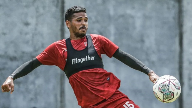 Pemain PSM, Hasim Kipuw. Foto: Instagram/@psm_makassar